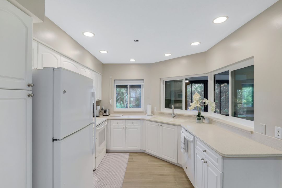 736 Reef Point Cir, Naples, FL 34108