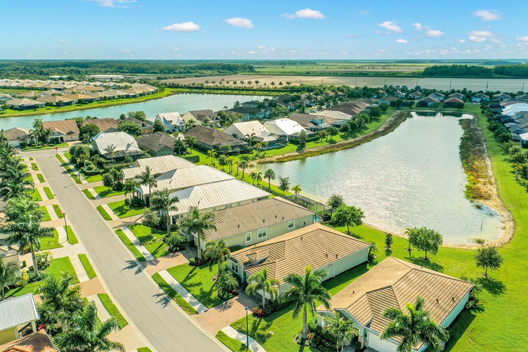 14664 Topsail Dr, Naples, FL 34114