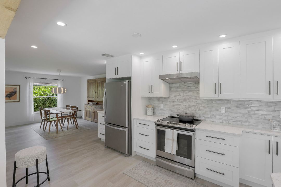 1010 Nottingham Dr, Naples, FL 34109