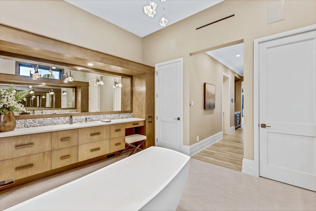 5603 Riverside Dr, Cape Coral, FL 33904