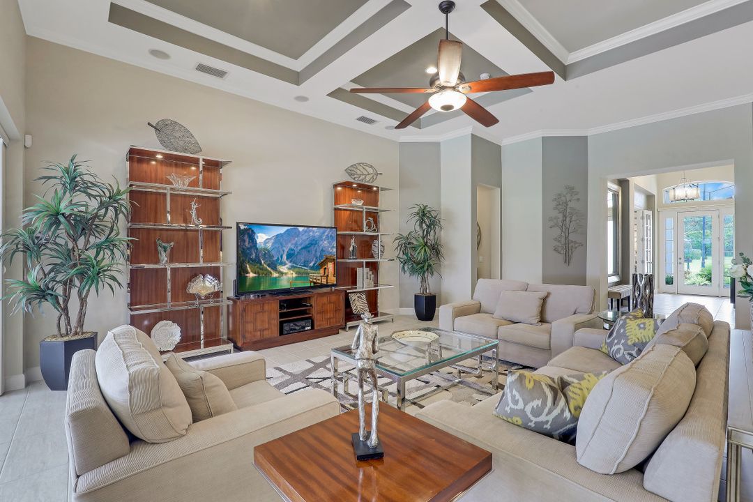 9017 Quarry Dr, Naples, FL 34120