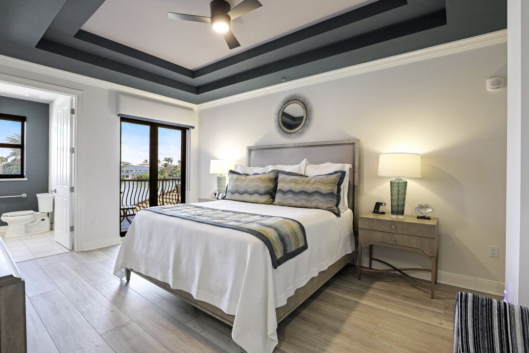 10620 Gulf Shore Dr  #203, Naples, FL 34108