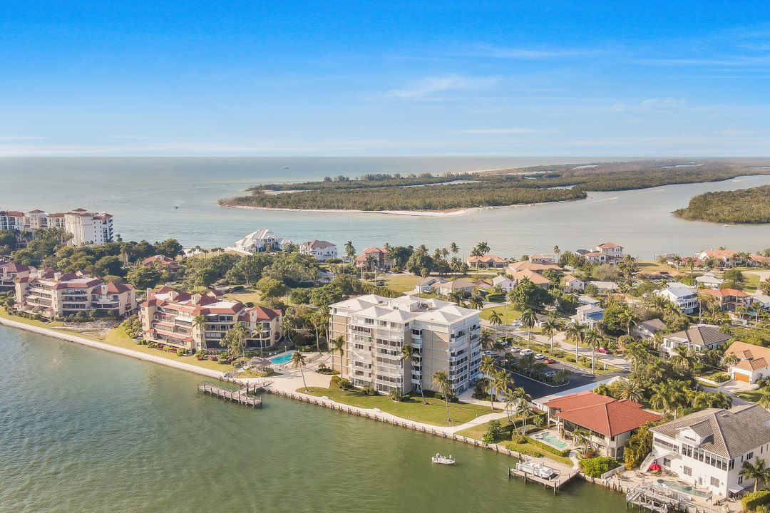 60 W Pelican St #504, Naples, FL 34113