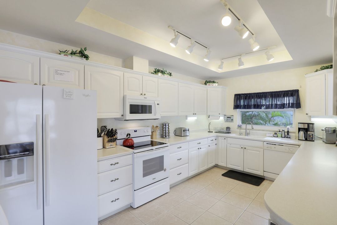 550 Inlet Dr, Marco Island, FL 34145