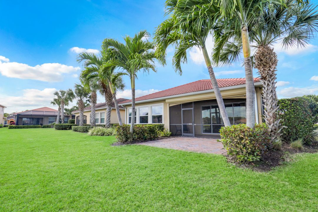 13564 Manchester Way, Naples, FL 34109