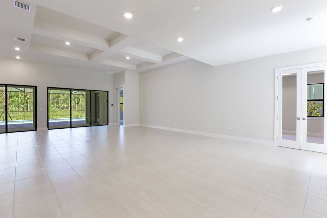 9547 Curlew Dr, Naples, FL 34120