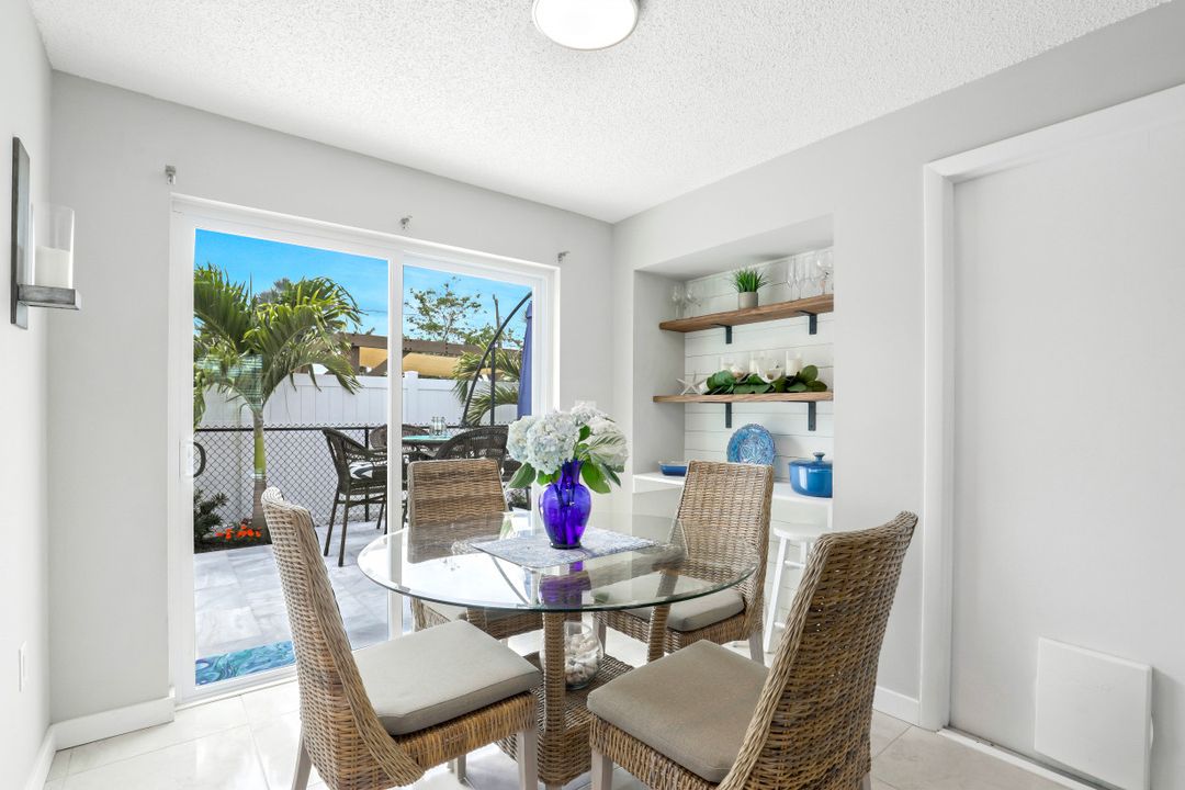 698 105th Ave N, Naples, FL 34108