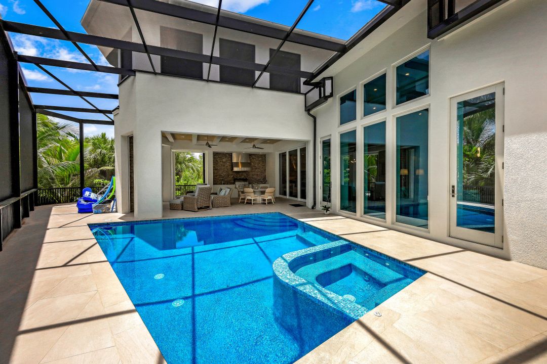 261 Hideaway Cir N, Marco Island, FL 34145