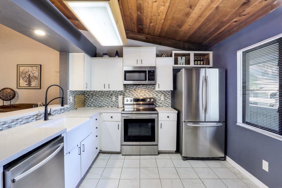 3018 Kings Lake Blvd #3018, Naples, FL 34112