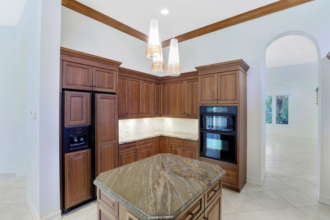 9155 Torrefino Ct, Naples, FL 34109