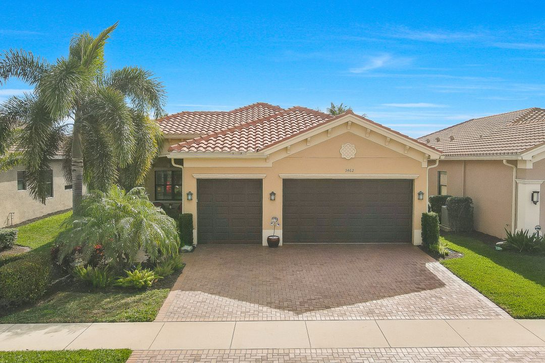 3462 Pacific Dr, Naples, FL 34119