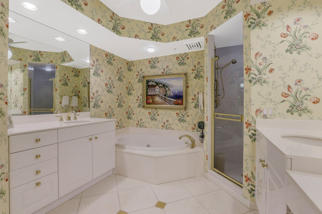 7225 Pelican Bay Blvd #605, Naples, FL 34108