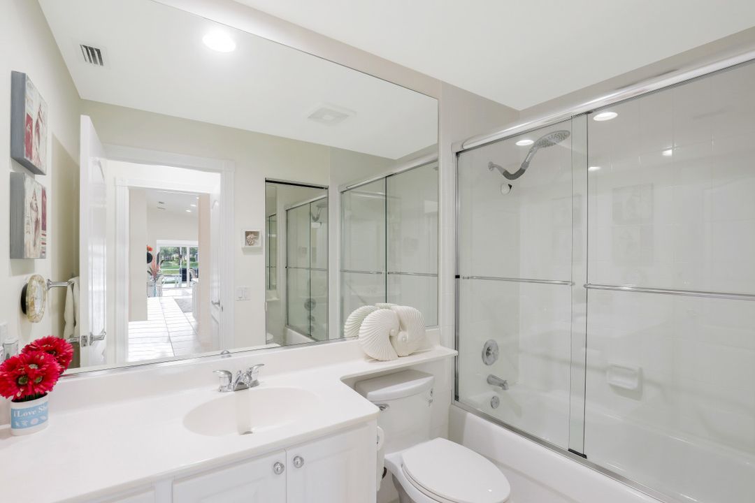 3868 Yakobi Ln, Naples, FL 34119