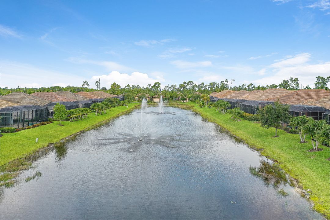 7450 Lantana Cir, Naples, FL 34119