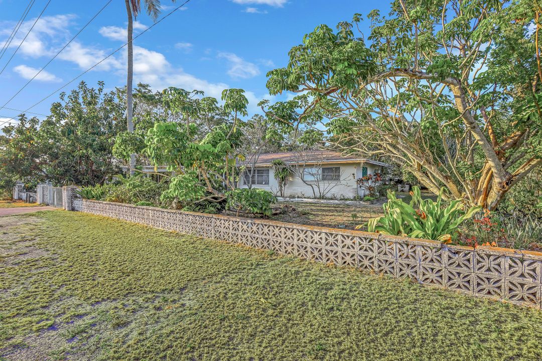 801 91st Ave N, Naples, FL 34108