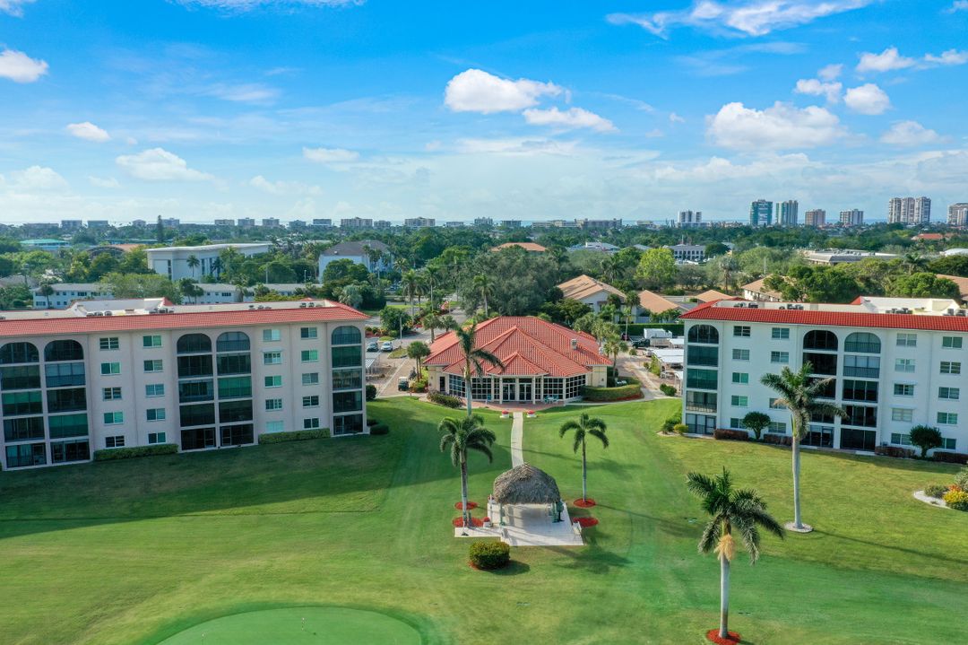 53 High Point Cir W #107, Naples, FL 34103