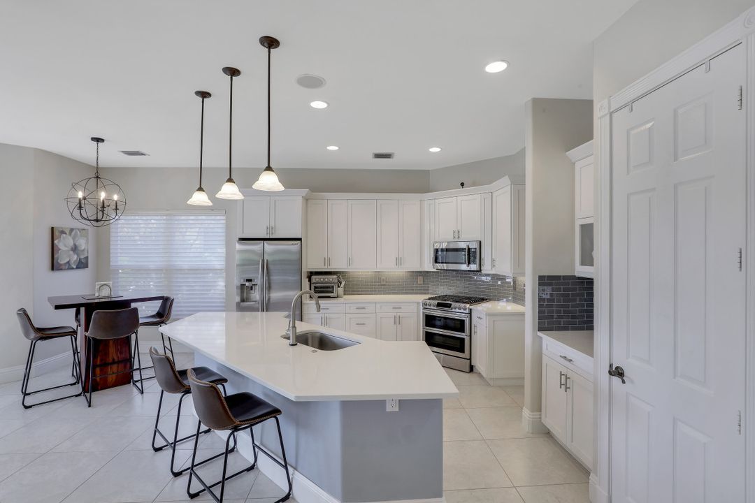 9699 Wilshire Lakes Blvd, Naples, FL 34109