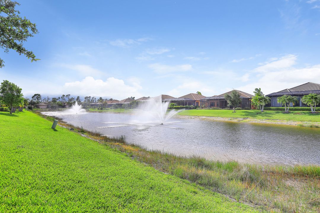 7446 Lantana Cir, Naples, FL 34119