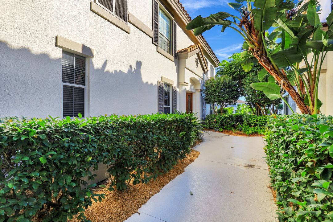 158 Colonade Cir, Naples, FL 34103