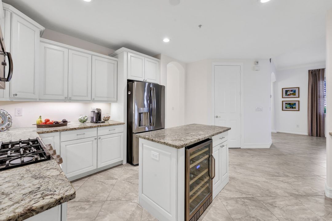 2850 Tiburon Blvd E #101, Naples, FL 34109