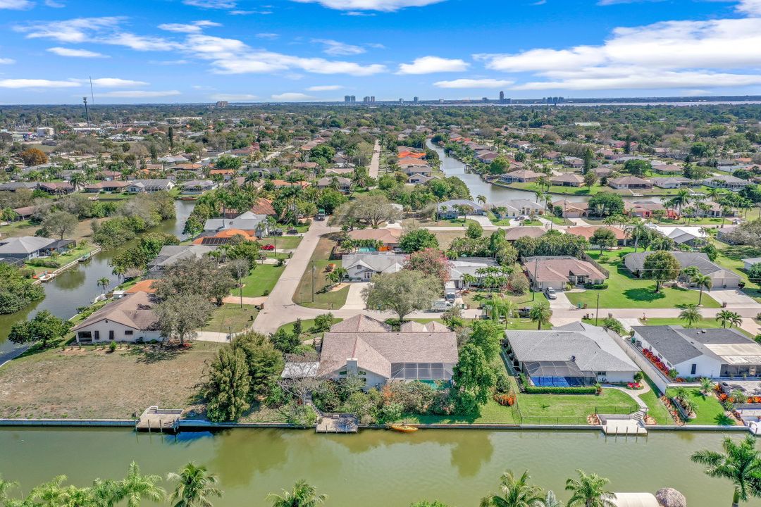 204 SE 20th Pl, Cape Coral, FL 33990