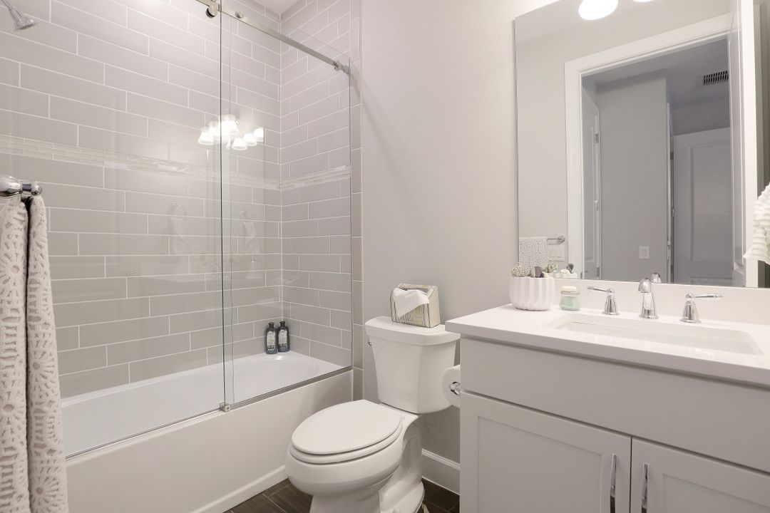 19332 Aqua Shore Dr, Fort Myers, FL 33913