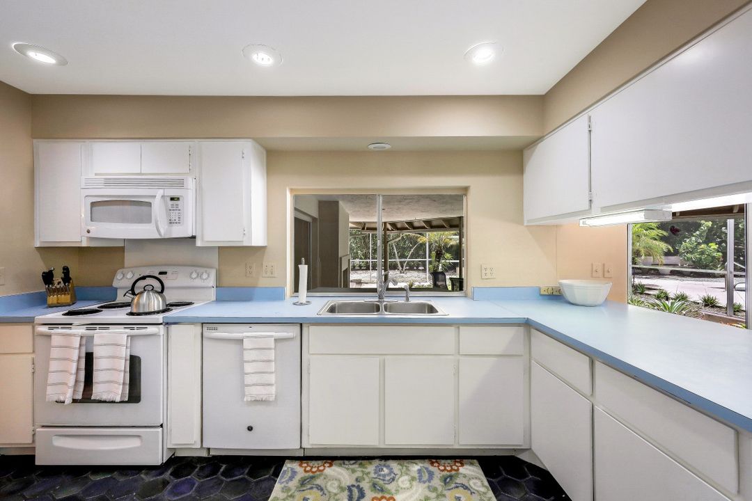 280 S Golf Dr, Naples, FL 34102