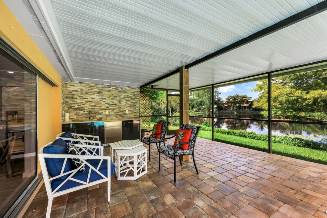 1068 Lake Shore Ct, Naples, FL 34103