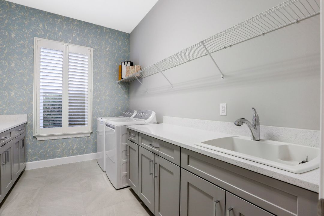 9308 Tulipano Ter, Naples, FL 34119