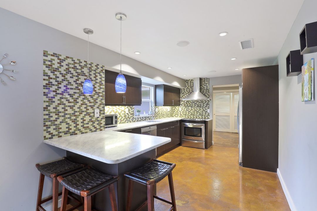 2697 Outrigger Ln, Naples, FL 34104