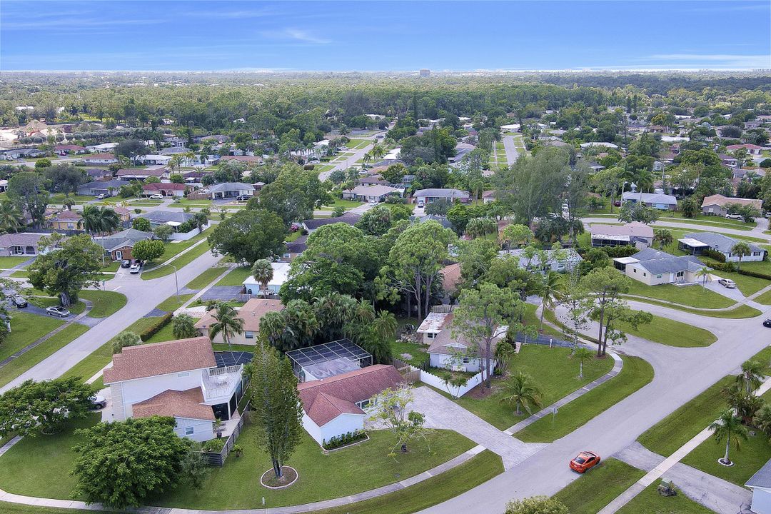 2824 Poinciana St, Naples, FL 34105