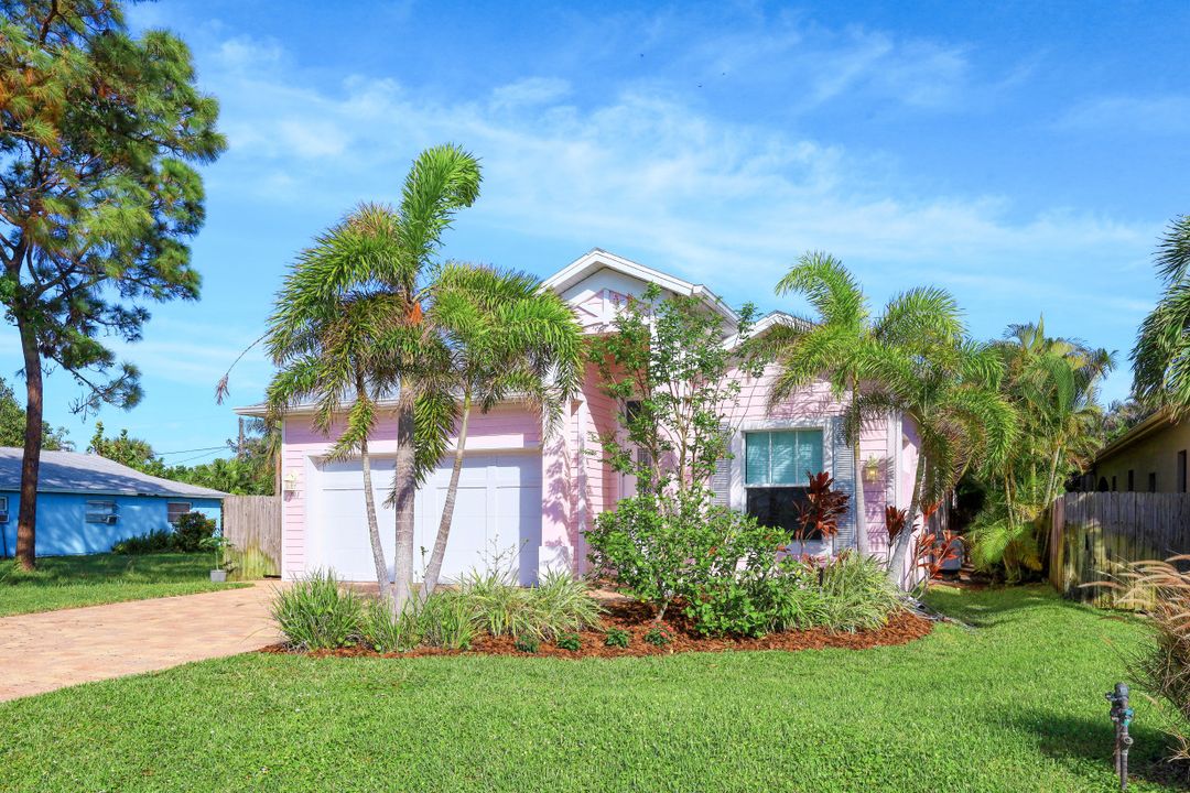 721 93rd Ave N, Naples, FL 34108