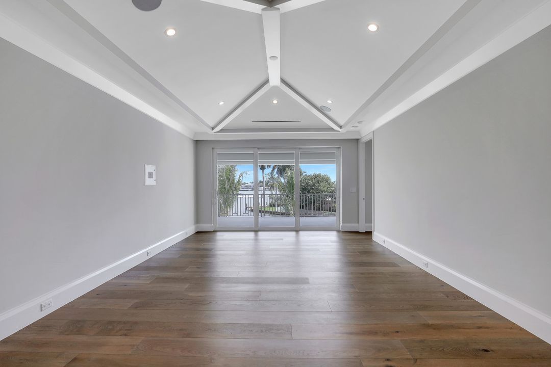 940 17th Ave S, Naples, FL 34102