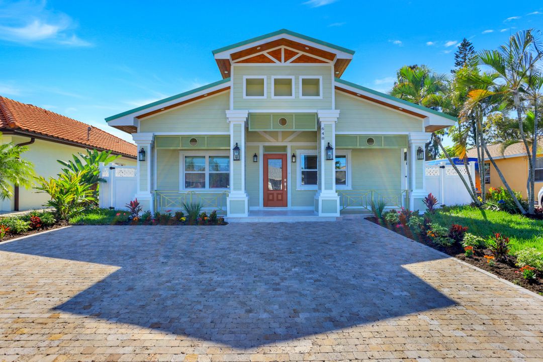648 100th Ave N, Naples, FL 34108