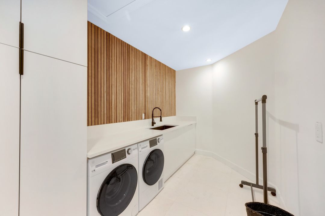 70 Thorncrest Ln, Naples, FL 34113