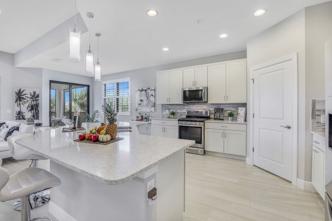 2185 Frangipani Cir, Naples, FL 34120