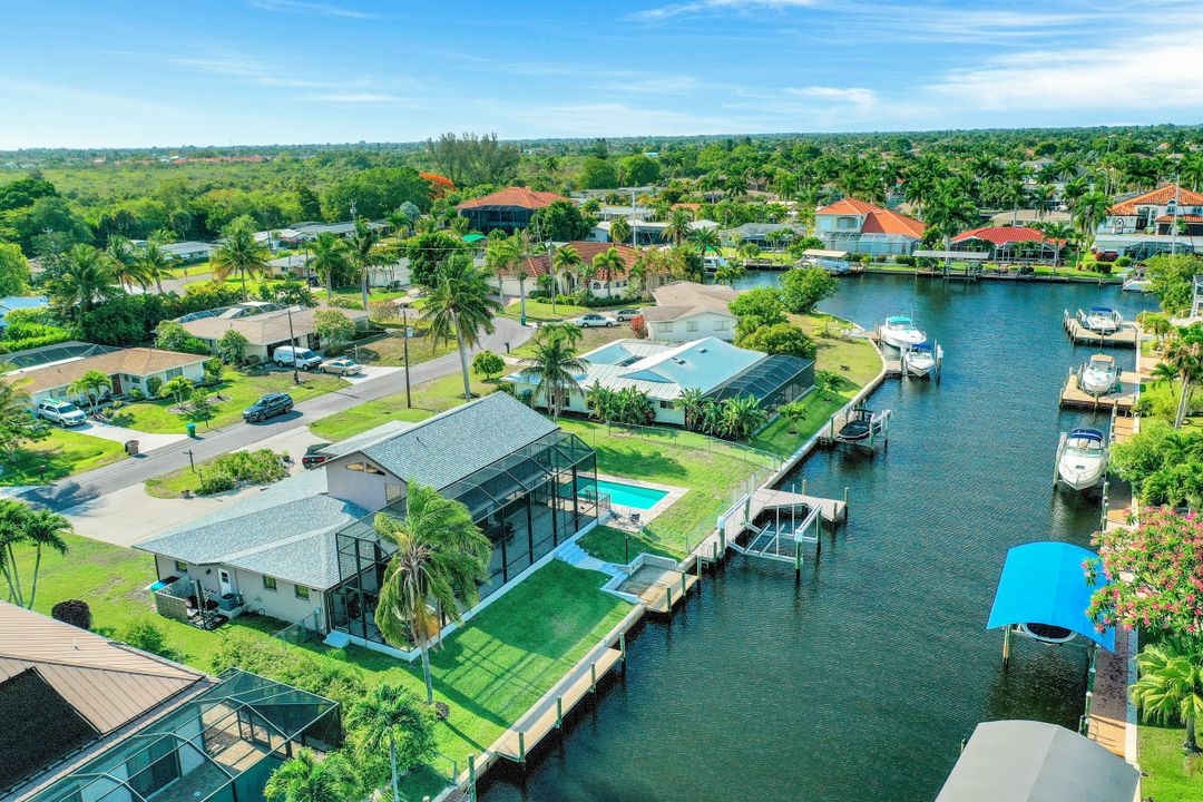 5811 SW 1st Pl, Cape Coral, FL 33914