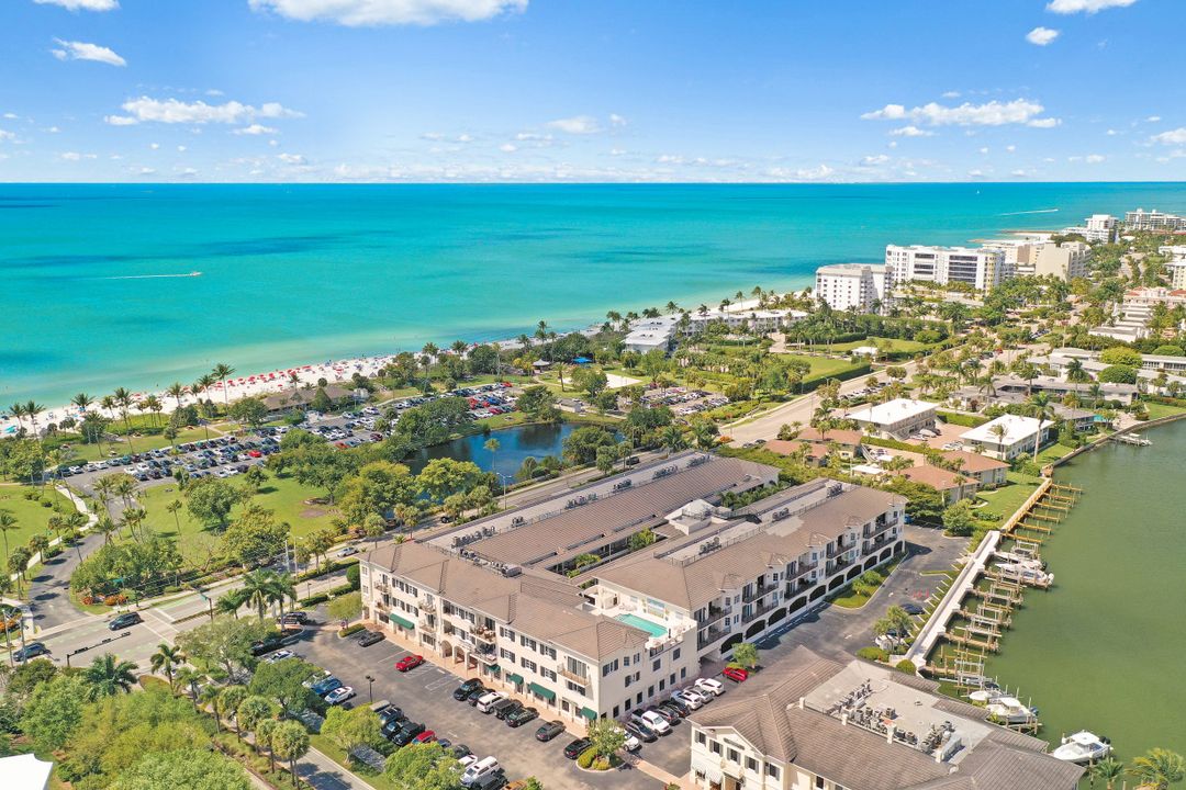 1400 Gulf Shore Blvd N #208, Naples, FL 34102