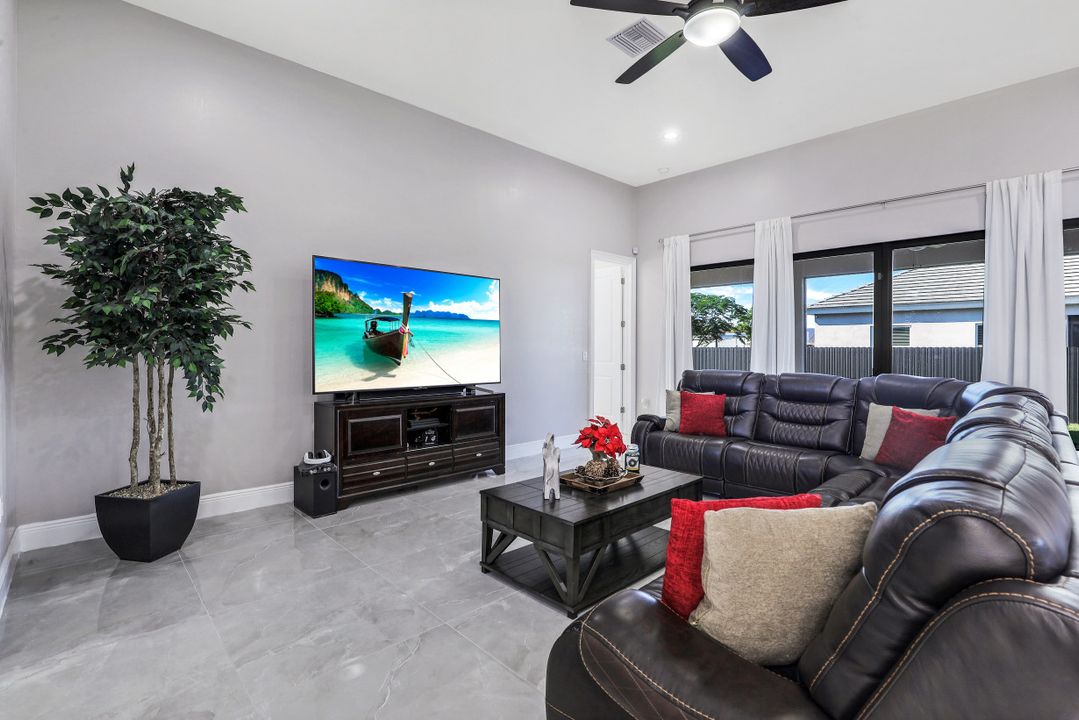 25 Crestwood Cir S, Lehigh Acres, FL 33936