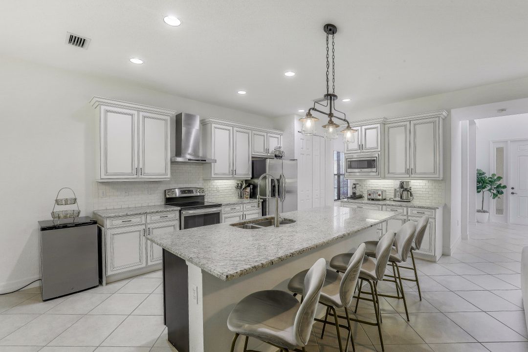 3183 Pacific Dr, Naples, FL 34119