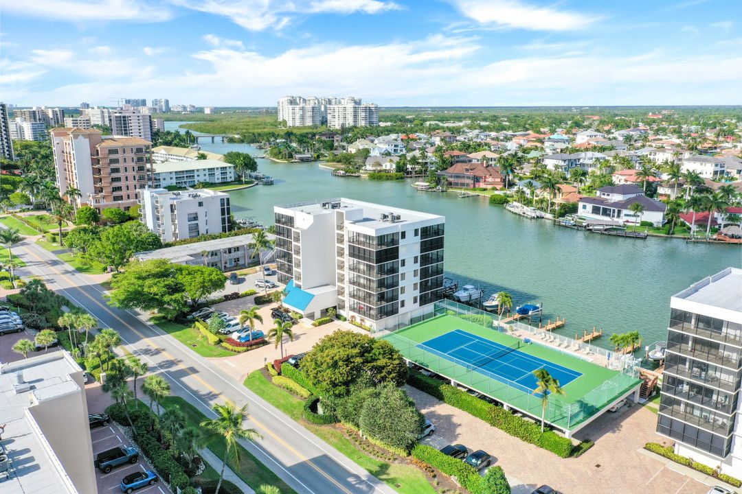 10482 Gulf Shore Dr #231, Naples, FL 34108