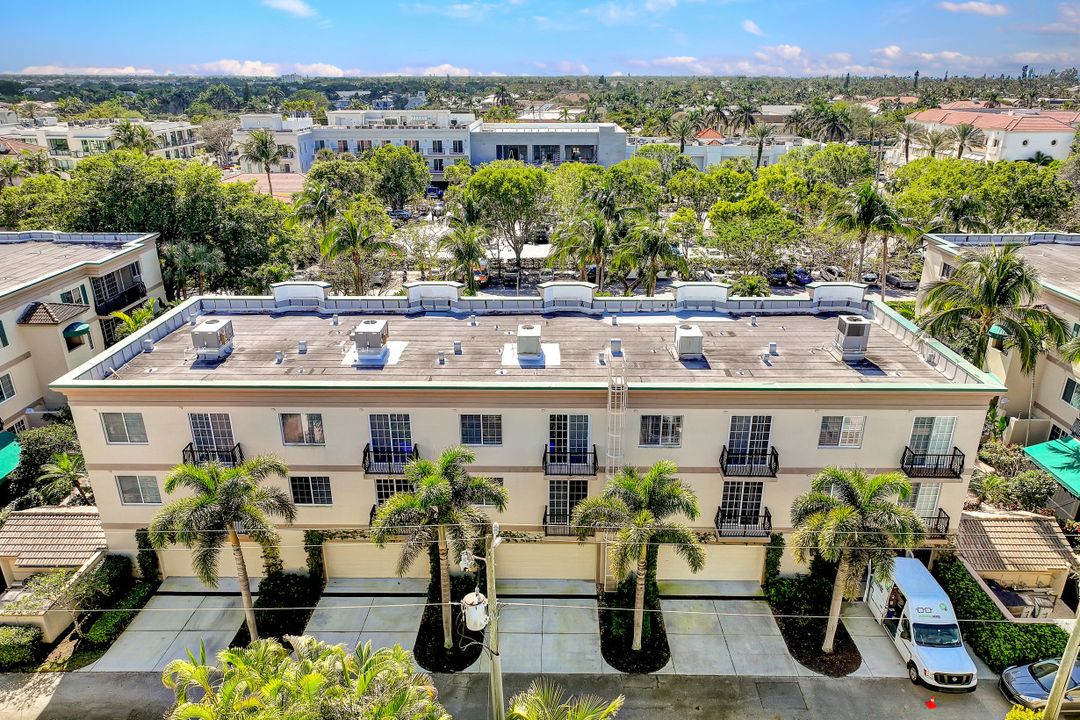 431 4th Ave S, Naples, FL 34102