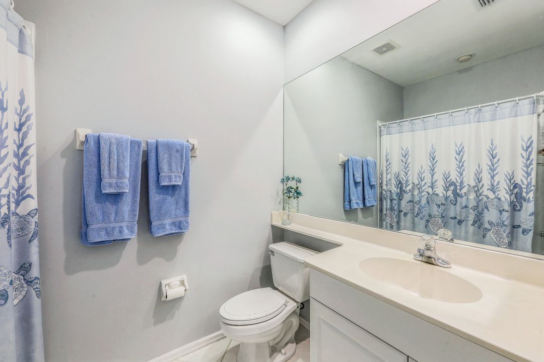 8239 Parkstone Pl #202, Naples, FL 34120