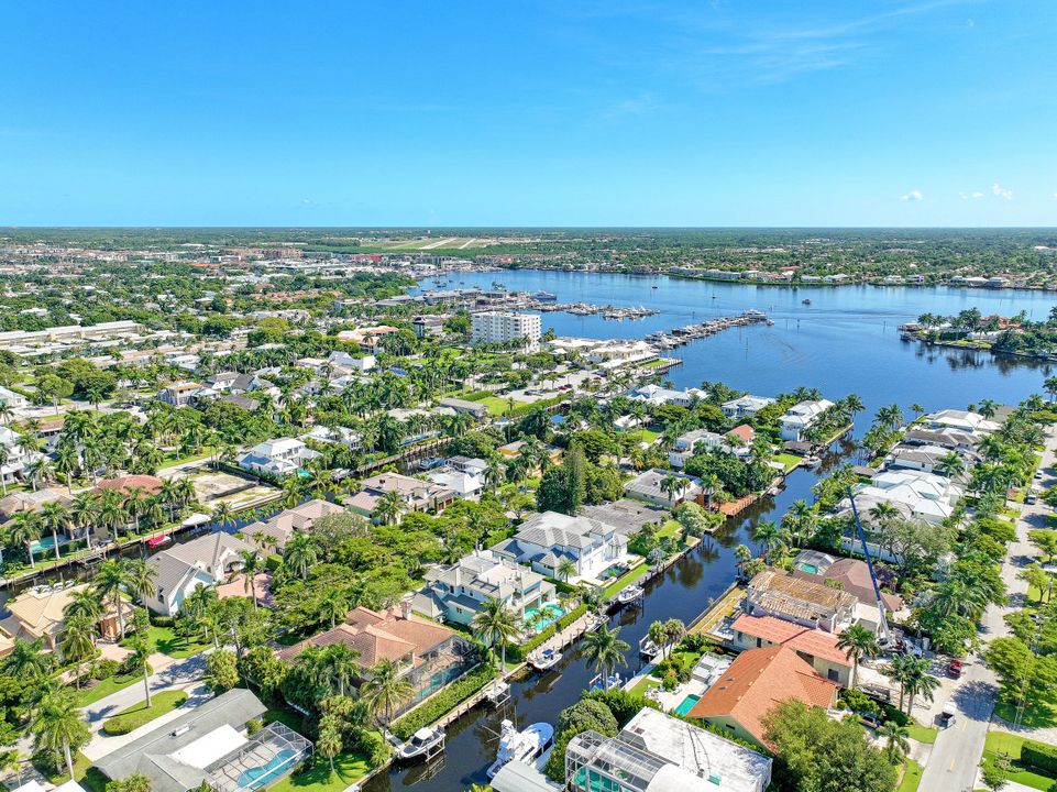 580 15th Ave S, Naples, FL 34102