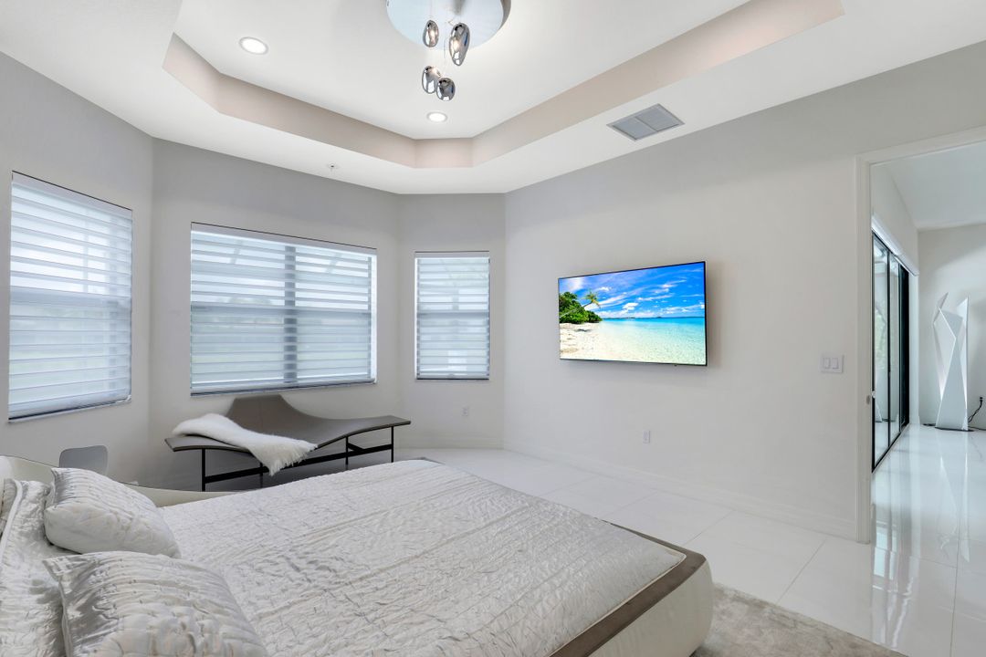 4448 Aurora St, Naples, FL 34119