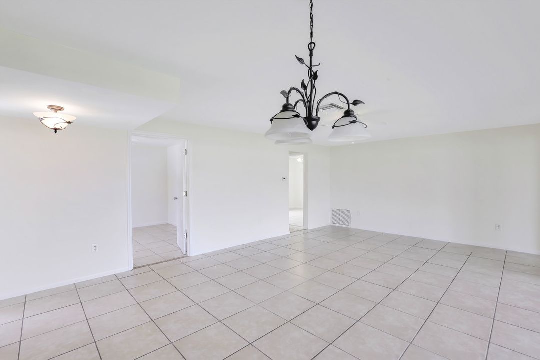 825 Lucerne Pkwy, Cape Coral, FL 33904
