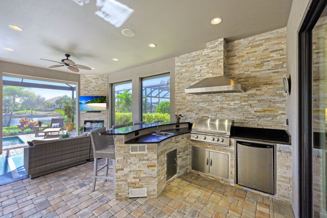 9243 Rialto Ln, Naples, FL 34119