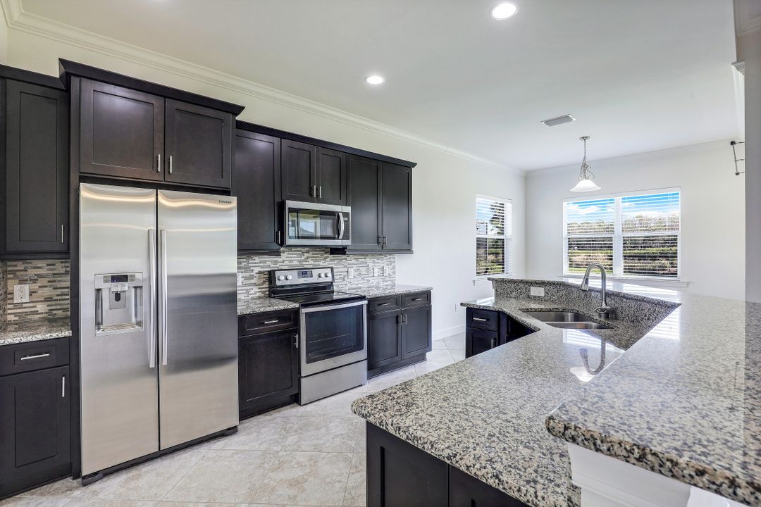 9106 Limestone Ln, Naples, FL 34120