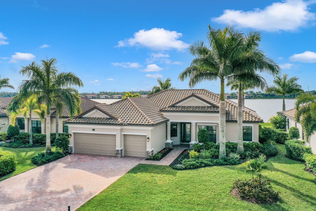 10066 Biscayne Bay Ln, Naples, FL 34120