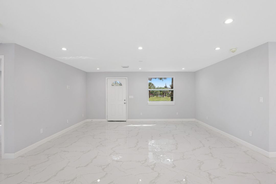 241 12th St SE, Naples, FL 34117